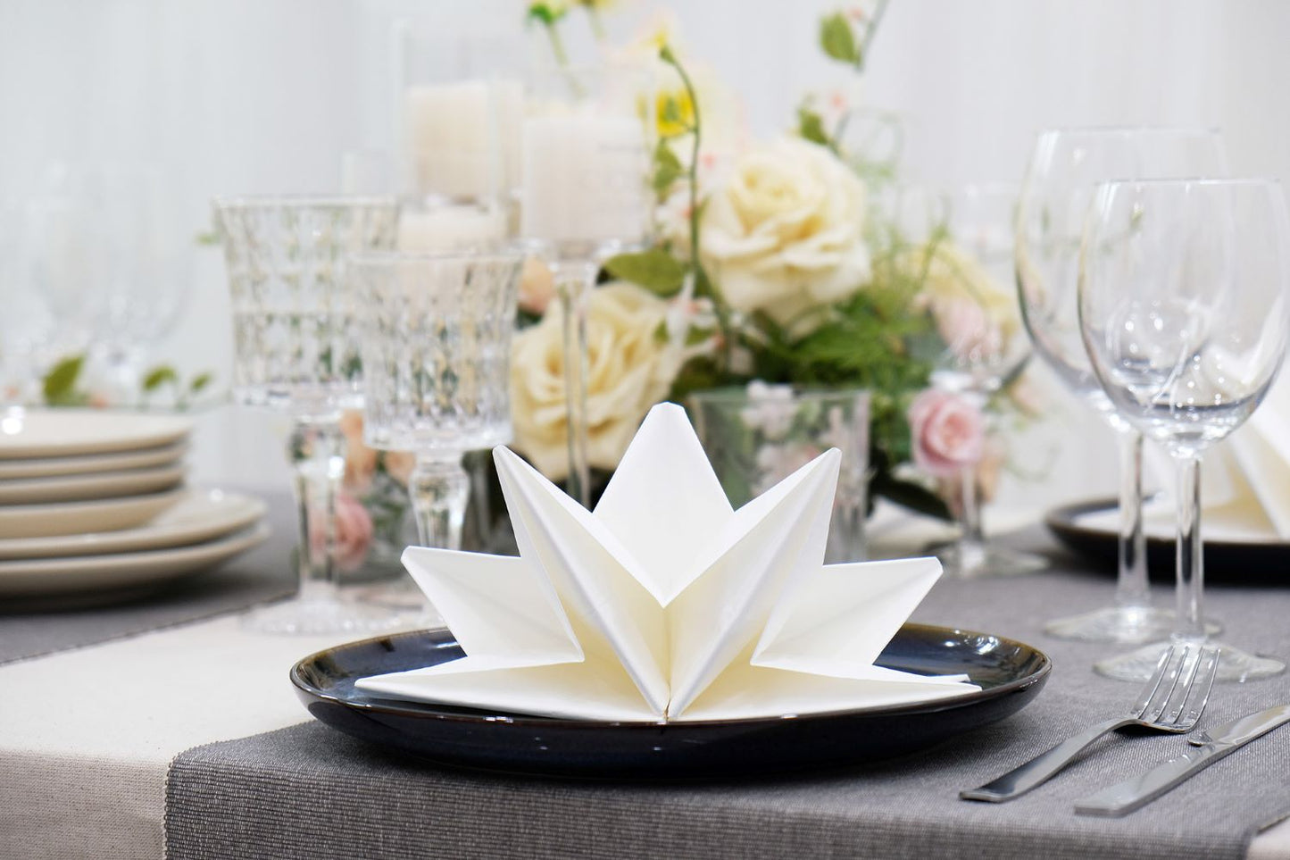 NAPKINS - STAR SHAPED - PAPER SERVIETTES - IN 9 FUN COLOURS