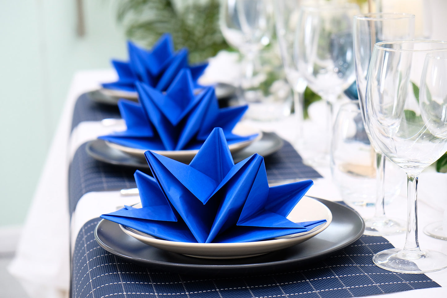 NAPKINS - STAR SHAPED - PAPER SERVIETTES - IN 9 FUN COLOURS