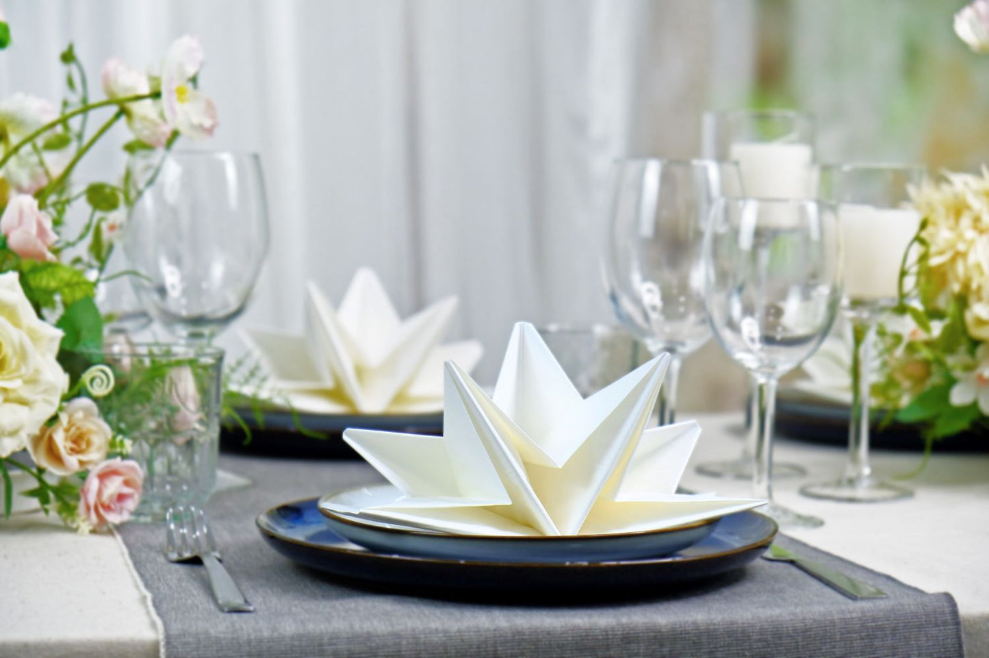 WEDDING SERVIETTES / NAPKINS IN WHITE CREAM AND SILVER GREY